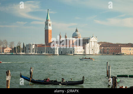 Pomeriggio a molla sul Bacino di San Marco a Venezia, chiesa di San Giorgio Maggiore della distanza. Foto Stock