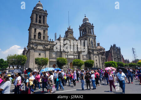 Manifestanti di Zocalo (Plaza de la costituzione) nel Centro storico Quartiere, Città del Messico. Foto Stock