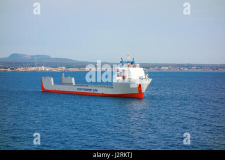 La DYT Yacht Express nave (il primo al mondo appositamente costruita yacht di lusso motonave) fuori dell'isola di Maiorca in Palma de Mallorca, Spagna, Europa Foto Stock