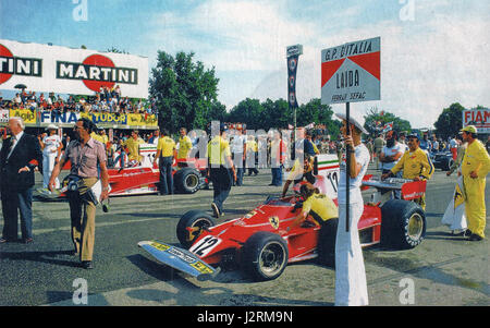 Il Gran Premio d'Italia 1975 vide Niki Lauda guidare la Ferrari 312T, un momento chiave nella storia delle corse di Formula 1. Le prestazioni di Lauda in questa gara hanno contribuito a consolidare la sua eredità di pilota di punta nello sport. Foto Stock