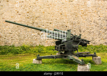 Seconda Guerra Mondiale aerei tedeschi-difesa il cannone Flak 88 presso il Museo Militare di Belgrado Foto Stock