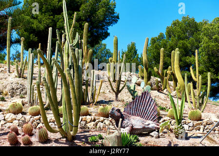 Algar, Spagna - 8 Aprile 2017: modello realistico di un Dimetrodon nel Dino park di Algar. Si tratta di un eccezionale intrattenimento e parco didattico. Spagna Foto Stock