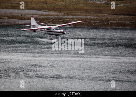 Idrovolante lo sbarco nel porto di Juneau, in Alaska. Foto Stock