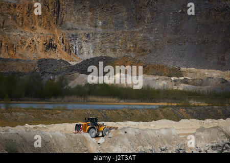 Dumper a Cemex cava in fori di Colomba High Peak District del Derbyshire nr Buxton. Foto Stock