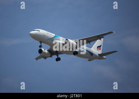 CHIANG MAI, Thailandia - Aprile 29 2017: HS-PPD Airbus A320-200 di Bangkokairway. Lo sbarco a Chiangmai dall'Aeroporto Bangkok Suvarnabhumi. Foto Stock