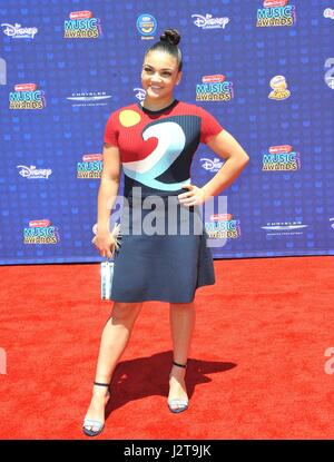 Los Angeles, CA, Stati Uniti d'America. 29 apr, 2017. Laurie Hernandez presso gli arrivi per Radio Disney Music Awards - Gli arrivi, Microsoft Theatre, Los Angeles, CA, 29 aprile 2017. Credito: Dee Cercone/Everett raccolta/Alamy Live News Foto Stock