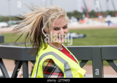 Peterborough, Regno Unito. 30 apr, 2017. Visitatori showground imballate per l annuale carrello fest e bancarelle enjed, acrobazie, camion, TV stelle dall'Ice Road Truckers a secco su un inizio di week-end festivo di credito: Clifford Norton/Alamy Live News Foto Stock