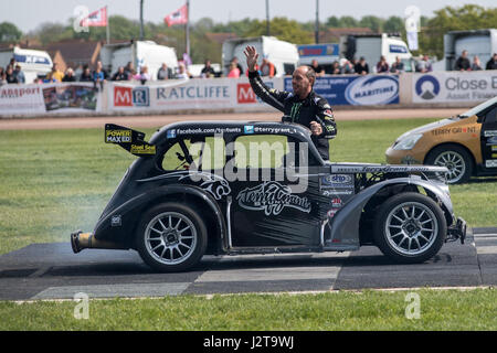 Peterborough, Regno Unito. 30 apr, 2017. Visitatori showground imballate per l annuale carrello fest e bancarelle enjed, acrobazie, camion, TV stelle dall'Ice Road Truckers a secco su un inizio di week-end festivo di credito: Clifford Norton/Alamy Live News Foto Stock