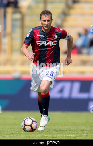 Bologna, Italia. 30 apr, 2017. Daniele Gastaldello (Bologna) Calcio/Calcetto : Italiano 'Serie A' match tra Bologna FC Udinese 4-0 a Stadio Renato Dall'Ara di Bologna, in Italia . Credito: Maurizio Borsari/AFLO/Alamy Live News Foto Stock