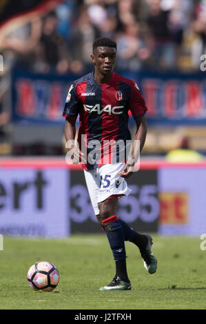 Bologna, Italia. 30 apr, 2017. Ibrahima Mbaye (Bologna) Calcio/Calcetto : Italiano 'Serie A' match tra Bologna FC Udinese 4-0 a Stadio Renato Dall'Ara di Bologna, in Italia . Credito: Maurizio Borsari/AFLO/Alamy Live News Foto Stock