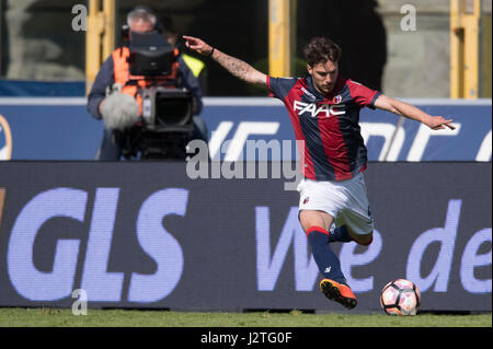 Bologna, Italia. 30 apr, 2017. Simone Verdi (Bologna) Calcio/Calcetto : Italiano 'Serie A' match tra Bologna FC Udinese 4-0 a Stadio Renato Dall'Ara di Bologna, in Italia . Credito: Maurizio Borsari/AFLO/Alamy Live News Foto Stock