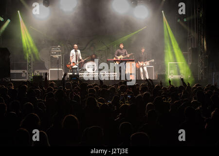 Teddy rocce, Dorset, Regno Unito. 30 apr, 2017. Scouting per ragazze headline il giorno 3 di Teddy rocce festival Credito: stuart walker/ Alamy Live News Foto Stock