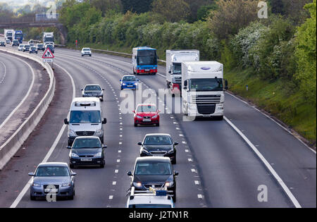 Northampton. M1 Junction 15/16 .1 maggio 2017. Il traffico che scorre liberamente sull'autostrada presto questa sera dopo il weekend festivo, ma il traffico è occupato più a sud nel Bedfordshire. Credito: Keith J Smith./Alamy Live News Foto Stock