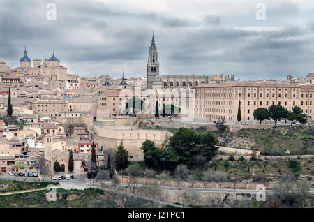 Toledo (Spagnolo: [toˈleðo]) è una città e un comune situato nella zona centrale di Spagna, è la capitale della provincia di Toledo e le autonomie commun Foto Stock