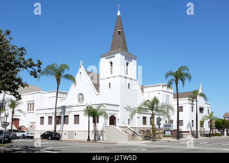 SANTA ANA CA - 30 Aprile 2017: la prima chiesa presbiteriana. La presente chiesa edificio è stato dedicato il 30 gennaio 1938 Foto Stock