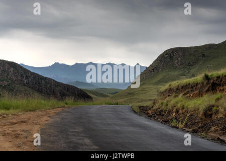 Strada in Underberg, Sud-Africa Foto Stock