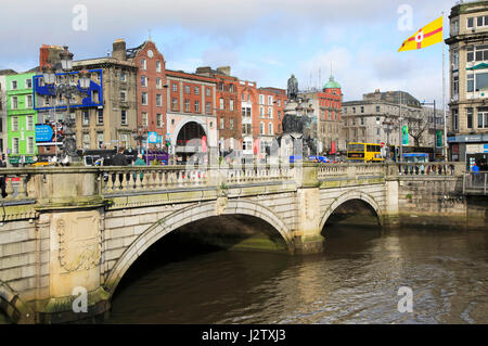 O'Connell Bridge, Fiume Liffey, città di Dublino in Irlanda, Repubblica Irlandese Foto Stock