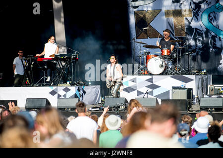 Lulworth Castle, Lulworth station wagon, East Lulworth, Dorset, Regno Unito. Il 31 luglio 2016. Il cantante KT Tunstall esegue sul palco a Camp Bestival Music Festival 2016. © sarà Bailey / Alamy Foto Stock