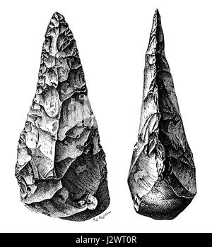 Un bifacciale è uno strumento di pietra preistorica scaglie su entrambi i lati, comunemente associato alle prime tradizioni umane di fabbricazione degli utensili come l'industria achuleana. Foto Stock