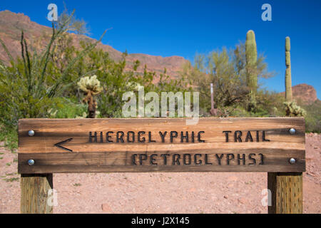 Geroglifica segnavia, superstizione deserto, Tonto National Forest, Arizona Foto Stock