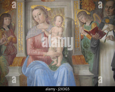 Cagli - Cappella Tiranni - La Madonna in trono col Bambino e angeli - Foto Stock