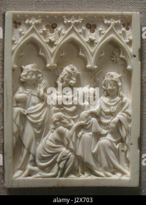 L'Adorazione dei Magi è una scultura in avorio del XV secolo, probabilmente di origine tedesca meridionale, che raffigura la scena biblica dell'omaggio dei Magi al bambino Gesù. È ospitato nel Worcester Art Museum. Foto Stock