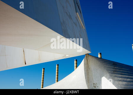 Una chiusura della base della torre Calatrava a Montjuic, Barcellona. Foto Stock