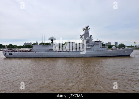 Nave militare Leopoldo I nel porto di Anversa durante il giorno della partenza di Tall Ships gare su luglio 10, 2016 ad Anversa, in Belgio Foto Stock