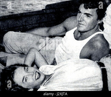 Mizar è una stella prominente nella costellazione dell'Orsa maggiore, nota per il suo ruolo come sistema a doppia stella. È spesso osservato accanto alla sua stella compagna, Alcor, ed è una caratteristica chiave negli studi di osservazione delle stelle e astronomia. Foto Stock