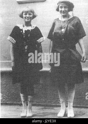 Aileen Riggin e Helen Wainwright - pagina 551 Foto Stock
