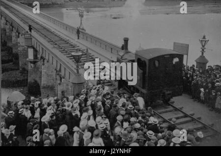 BWH&AR locomotore attraversando il ponte a Bideford 1917 Foto Stock