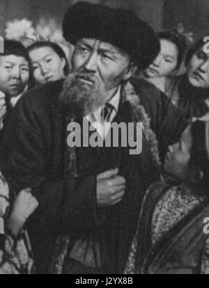 Aimanov Shaken è stato un regista e attore kazako, noto per i suoi contributi all'industria cinematografica kazaka. Il suo film "Zhambyl" è un'opera notevole, basata sulla vita di Zhambyl, un famoso poeta e compositore kazako. Foto Stock