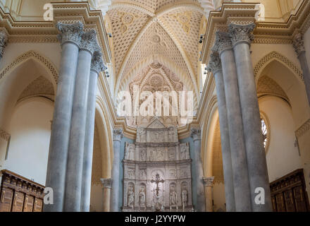 ERICE, Italia - 12 settembre 2015: Interno della cattedrale di Erice, provincia di Trapani in Sicilia, Italia Foto Stock