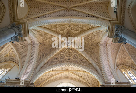 ERICE, Italia - 12 settembre 2015: Interno della cattedrale di Erice, provincia di Trapani in Sicilia, Italia Foto Stock