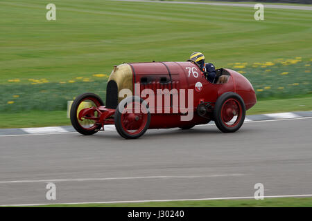 Duncan Pittaway alla guida della FIAT S76 'Bestia di Torino" al settantacinquesimo Goodwood Assemblea dei Soci Foto Stock