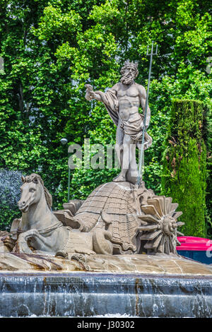 Fontana del Nettuno (Fuente de Neptuno) uno dei più famoso di Madrid, Spagna Foto Stock