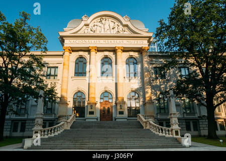 Riga, Lettonia. Ingresso di lettone Museo Nazionale di Arte In Krisjana Valdemara street sotto il blu cielo chiaro al giorno d'estate e di sole. Foto Stock