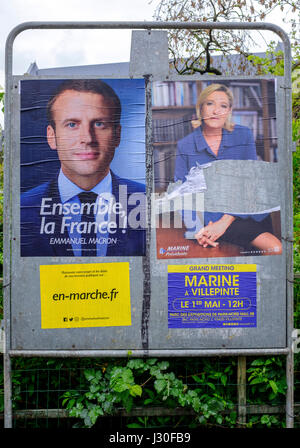 Strasburgo, Emmanuel Macron, Marine Le Pen Poster, 2 candidati finalisti in esecuzione per il presidente francese elezione può 2017, Alsazia, Francia, Europa Foto Stock