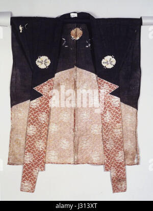 "Kyogen Kataginu" è un tradizionale spettacolo comico giapponese e la collezione del Brooklyn Museum include manufatti legati a questa arte dello spettacolo. Il kyogen, eseguito durante le intermissioni teatrali di Noh, combina umorismo e commento sociale. Le proprietà del museo forniscono preziose informazioni sulle tradizioni teatrali giapponesi e sulle espressioni culturali. Foto Stock