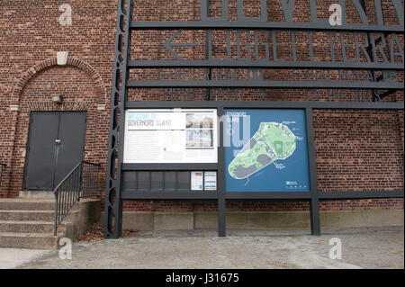 Governors Island è ora un 172 acri di parco intorno a 800 yards da Manhattan e anche vicino a Brooklyn. Una volta è stata una base militare. Foto Stock