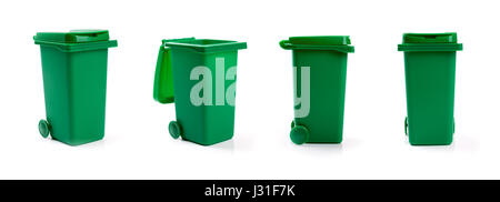 Verde rifiuti wheelie bin isolato su sfondo bianco Foto Stock