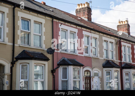 Cardiff, Regno Unito. Il 2 maggio, 2017. La casa di Rennie Street nella zona lungofiume di Cardiff dove Samata Ullah vissuto. Samata Ullah, 34, che ha ammesso di essere un membro di uno Stato islamico, di terrorismo, di formazione per la preparazione di atti terroristici e di possedere gli articoli per scopi terroristici, oggi è stato imprigionato per otto anni presso la Old Bailey. Egli aveva utilizzato un cufflink USB contenente un sistema operativo Linux per nascondere i dati di estremisti. Foto Stock