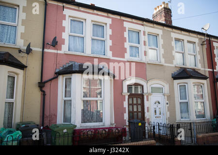 Cardiff, Regno Unito. Il 2 maggio, 2017. La casa di Rennie Street nella zona lungofiume di Cardiff dove Samata Ullah vissuto. Samata Ullah, 34, che ha ammesso di essere un membro di uno Stato islamico, di terrorismo, di formazione per la preparazione di atti terroristici e di possedere gli articoli per scopi terroristici, oggi è stato imprigionato per otto anni presso la Old Bailey. Egli aveva utilizzato un cufflink USB contenente un sistema operativo Linux per nascondere i dati di estremisti. Foto Stock