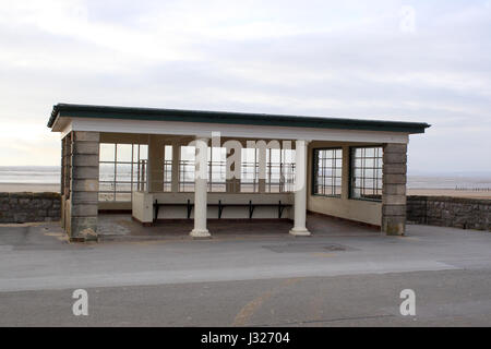 7 aprile 2008 pietra vecchia e la spiaggia di cemento sie shelter fom venti direttamente dal mare. Foto Stock