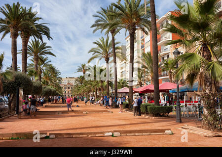 Passeig de Jacint Verdaguer boulevard in Lloret de Mar città in Catalogna, Spagna Foto Stock