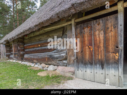 Alloggiamento tradizionali delle popolazioni indigene di Estonia Foto Stock