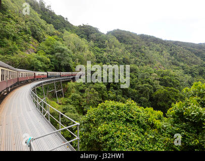 Kuranda Scenic Railway treno storico ride, vicino a Cairns, estremo Nord Queensland, FNQ, QLD, Australia Foto Stock