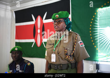 Il capo della polizia del Kenya contingente in Somalia, sovrintendente di polizia (SP) Sig.ra Rachael Munge Kironji, parla durante una medaglie alla cerimonia di premiazione per sei singoli funzionari di polizia a Mogadiscio il 18 febbraio 2017. AMISOM foto/Atulinda Allan Foto Stock