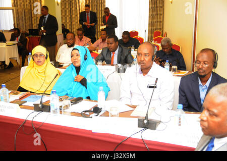 L'11 marzo 2017, i membri dell'Assemblea Jubbaland hanno partecipato a un workshop di sviluppo delle capacità a Nairobi, in Kenya. Questo workshop, sostenuto da AMISOM, ha avuto lo scopo di migliorare le competenze e le conoscenze dei partecipanti alla governance e alla pubblica amministrazione. Foto Stock