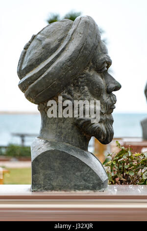 Storica Statua della rivoluzione egiziana Speaker Abdullah Al Nadeem, Alessandria Foto Stock